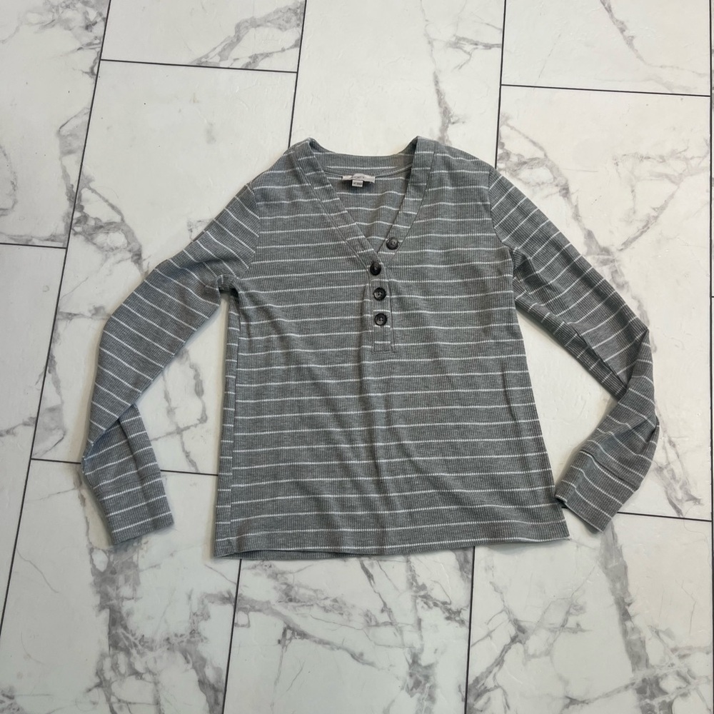 LOFT Gray and White Fitted 1/4 Button Down ribbed Top